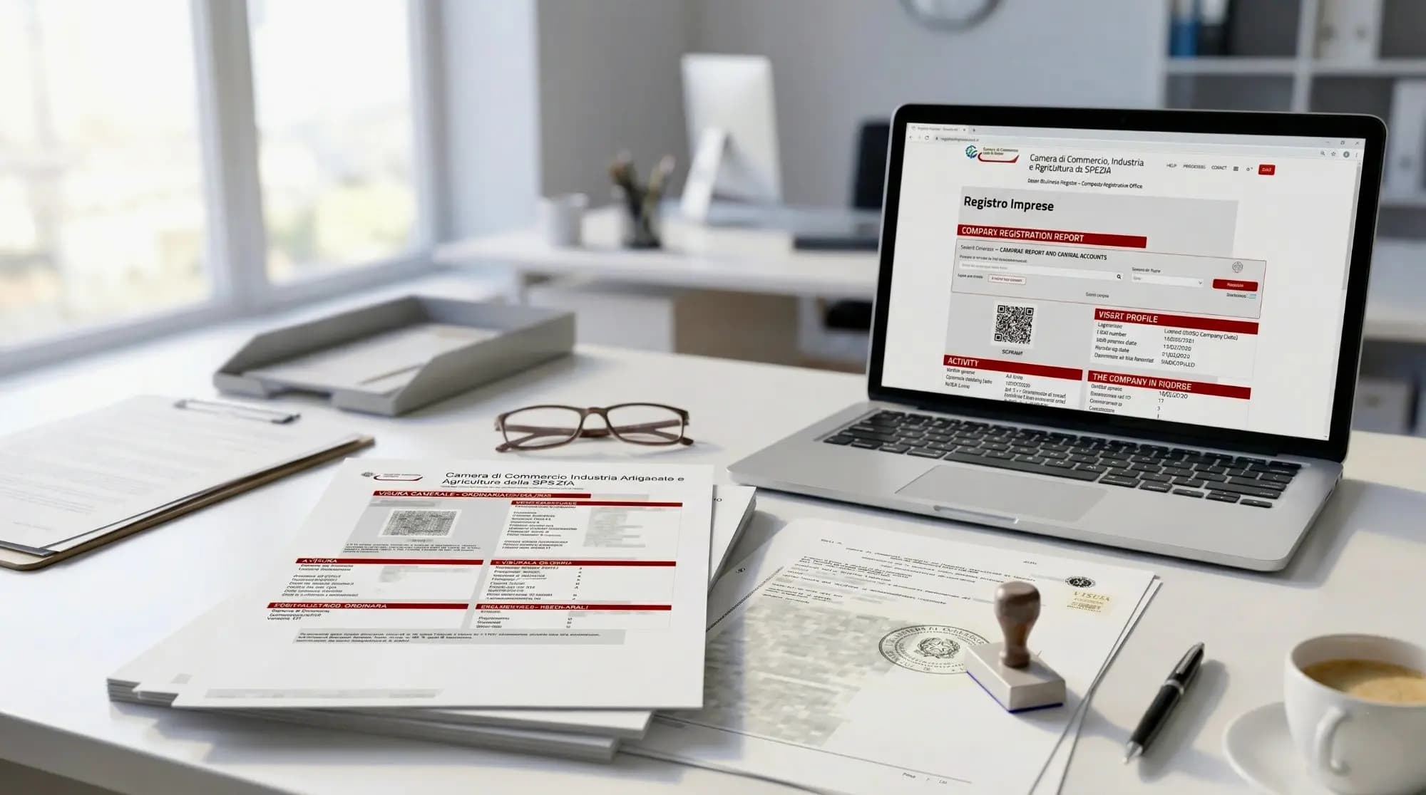 Documenti ufficiali visura camerale per verifica fornitori e partner commerciali su scrivania professionale
